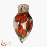 گلدان دیوارکوب قطره‌ای نارنجی مدل شبنم سرامیکی با گل‌های نارنجی روی زمینه‌ی کرم